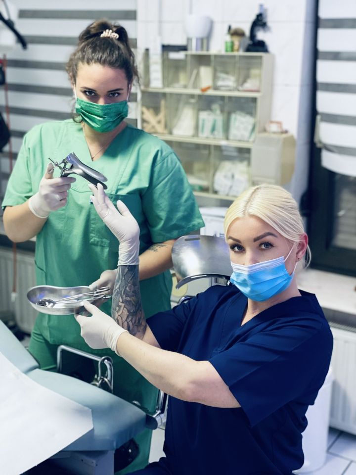 Duo Special mit Dr. Victoria Violence und Lernschwester Maenada!