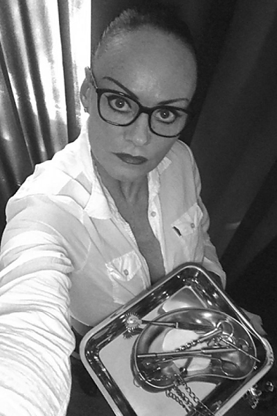 Domina Liane - Bizarrärztin Baden-Württemberg