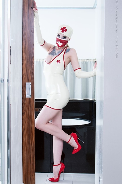 Fetischdoktorin Naomi Rouge - Bizarrschwester Bayern