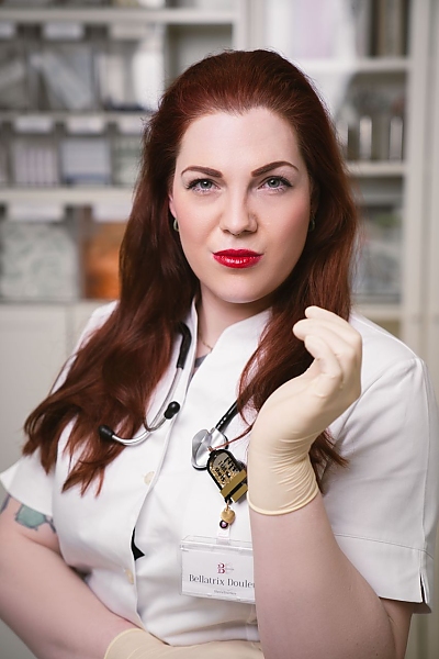 Oberschwester Bellatrix Douleur - Bizarrschwester Hamburg