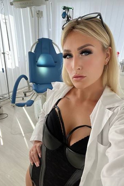 Dr. Louanne - Bizarrärztin Hamburg